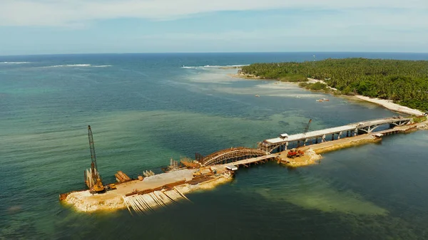 Puente en construcción en la isla de Siargao. — Foto de Stock