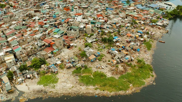 Favelas e bairro pobre da cidade de Manila. — Fotografia de Stock