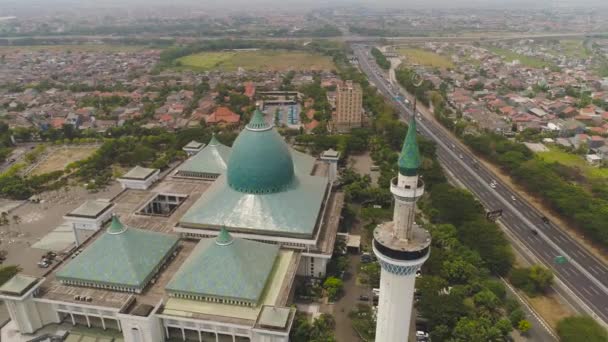 Moskee Al Akbar in Surabaya Indonesië. — Stockvideo