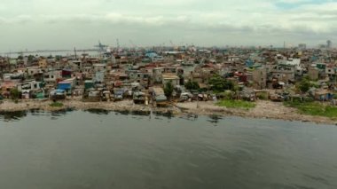 Manila 'nın gecekondu ve yoksul semtleri.