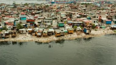 Manila 'nın gecekondu ve yoksul semtleri.