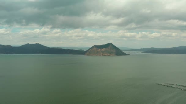 Volcán Taal en el lago. Tagaytay, Filipinas. — Vídeos de Stock