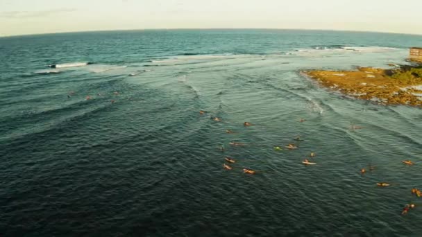 Surfing spot di pulau Siargao disebut awan 9. — Stok Video