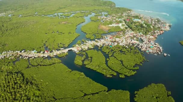 Vista aérea A cidade está em manguezais. Siargao, Filipinas. — Vídeo de Stock