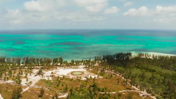 Helipad em uma ilha tropical. Balabac, Palawan, Filipinas — Vídeo de Stock