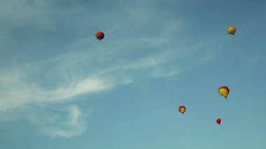 sıcak hava balon içinde mavi gökyüzü Aerostat