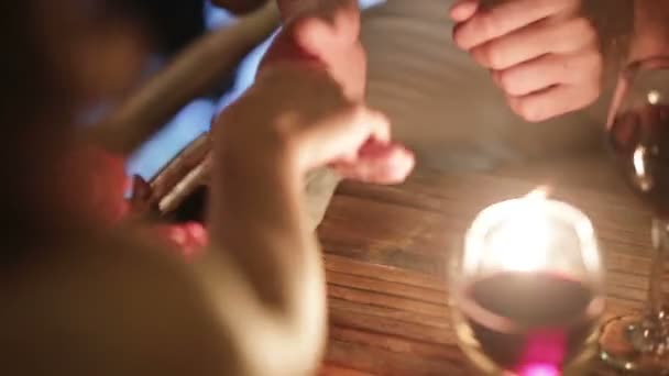 Dîner romantique dans un restaurant — Video