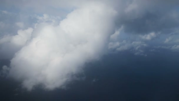 Vista de uma janela de avião — Vídeo de Stock