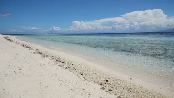 Hermosa playa y mar tropical — Vídeos de Stock