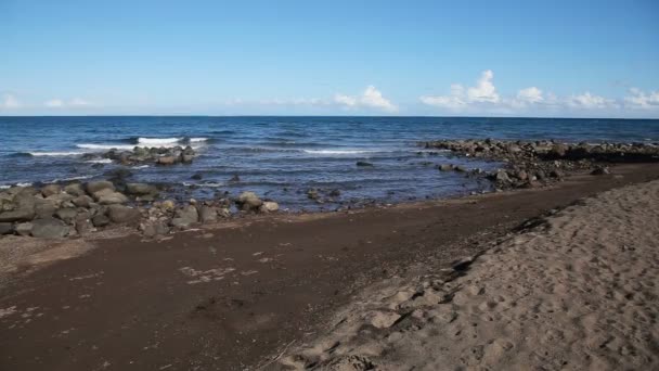 Rocky volcanic beach beach and waves. — Stock Video