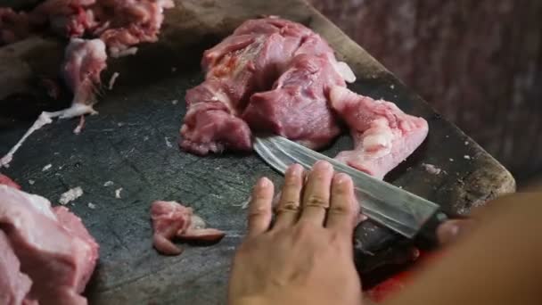 Mans hand cut fresh meat — Stock Video