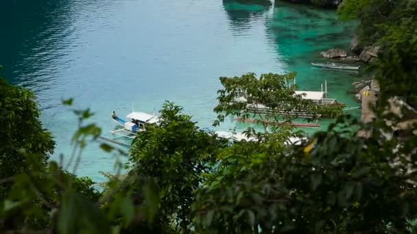 Lagoa bonita nas ilhas, Filipinas — Vídeo de Stock