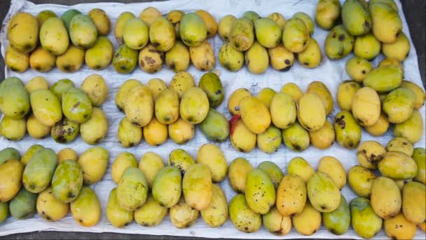 Yellow mango on fruit market — Stock Video