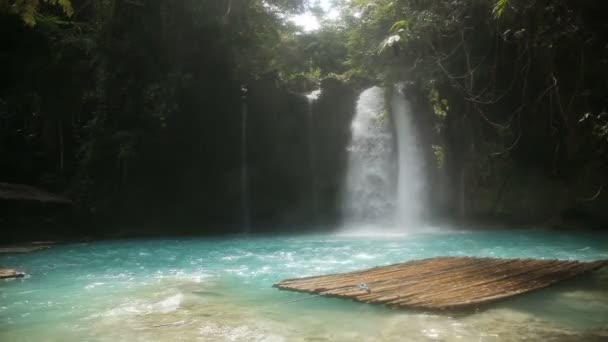 Hermosa cascada tropical.Kawasan Falls — Vídeos de Stock