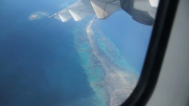 Bir uçak penceresinden görüntüle