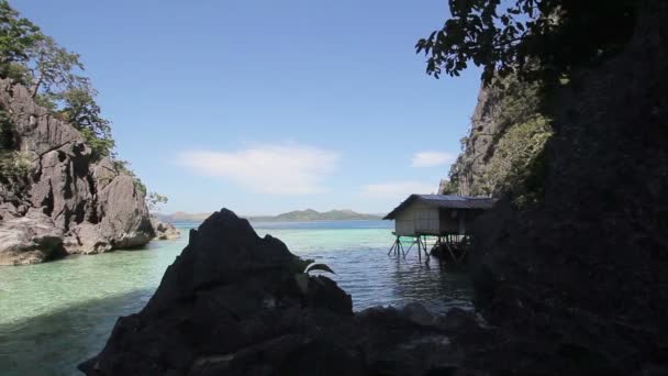 Красивая тропическая лагуна на тропическом острове — стоковое видео