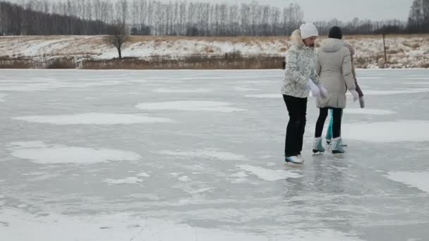 Family ice skating on frozen lake — Stock Video