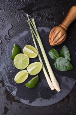 Limonu, yaprakları ve limon kayrak yönetim kurulu