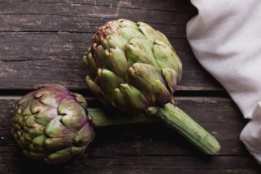 Enginar karanlık rustik tarzı