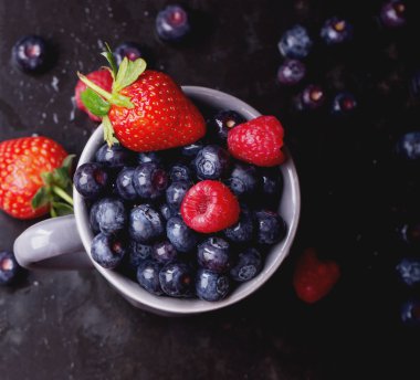 Yaban mersini, karanlık rustik tarzı