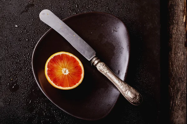 Naranjas sangrientas sobre fondo rústico — Foto de Stock