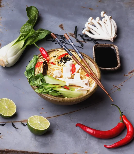 Sopa de fideos japonesa —  Fotos de Stock