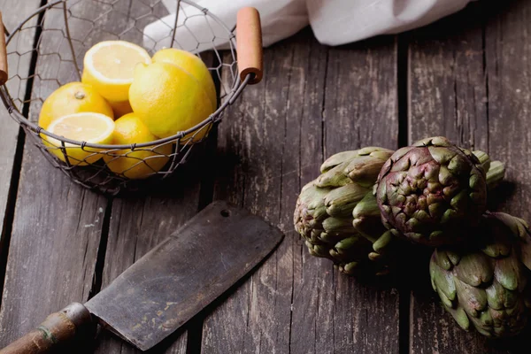 Carciofi stile rustico scuro — Foto Stock