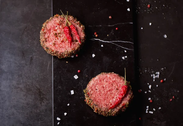 Hamburger met specerijen — Stockfoto