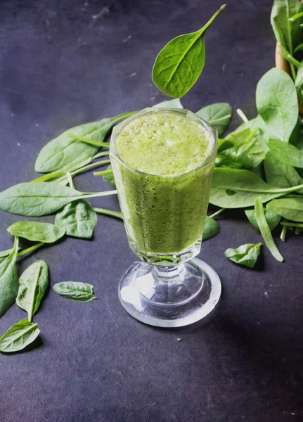 Preparazione verde del frullato — Foto Stock