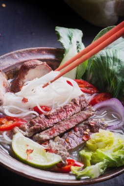 Oryantal tarzda Pho Bo