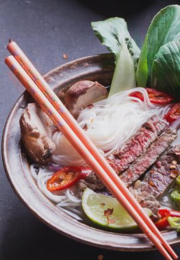 Oryantal tarzda Pho Bo