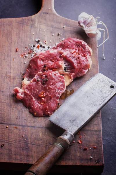 Steak de boeuf cru — Photo