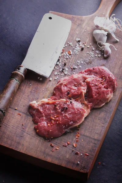 Steak de boeuf cru — Photo