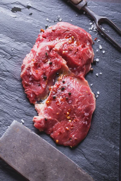 Steak de boeuf cru — Photo