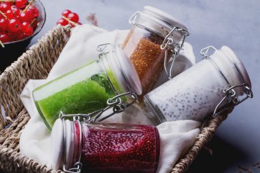 Chia smoothies çilek ile