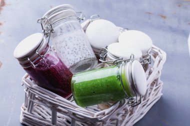 Chia smoothies çilek ile