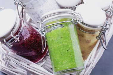 Chia smoothies çilek ile