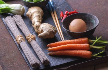 Soba noodle yemek malzemeler