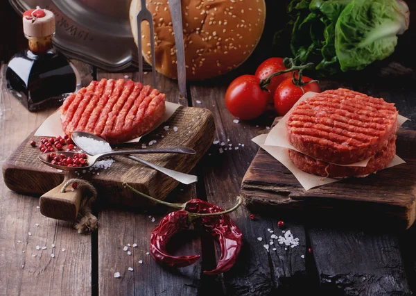 Huisgemaakte Hamburger koken — Stockfoto