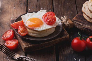 Yumurta ile Vintage ekmek