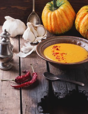 Kabak Krem çorba baharatlar ile