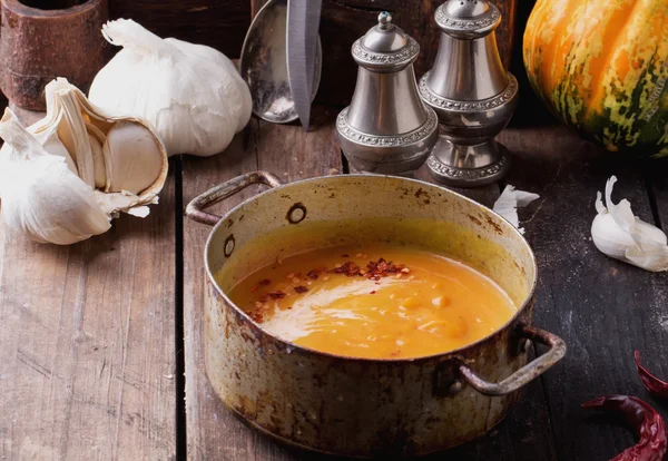Græskar fløde suppe med krydderier - Stock-foto