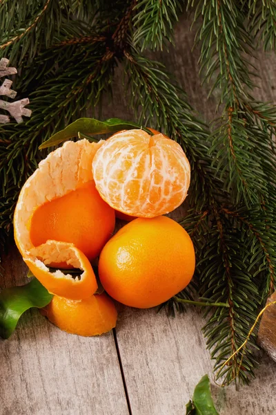 Tangerinas na decoração de Natal — Fotografia de Stock