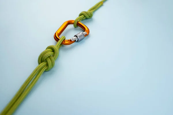 Mousqueton Orange Avec Corde Équipement Pour Escalade Alpinisme Alpinisme Descente — Photo