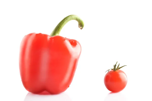 Isolated bell pepper and tomato — Stock Photo, Image