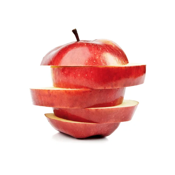 Närbild isolerade skivad rött äpple — Stockfoto