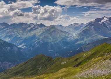 Avusturya Alplerindeki dağ manzarası
