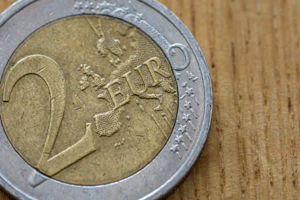 Nahaufnahme Einer Euro Münze Auf Holzgrund Flache Schärfentiefe Selektiver Fokus — Stockfoto