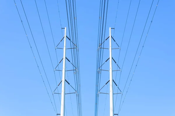 Elektriciteitskabels Hoogspanningstoren Achtergrond Van Industrie — Stockfoto