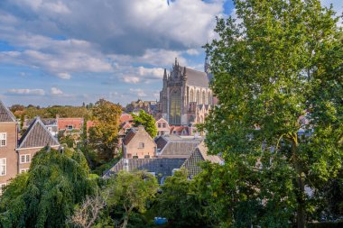 Burcht van Leiden 'daki Hooglandse kilisesine bakın..